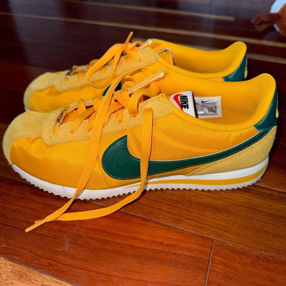 Nike Sneakers in Yellow and Green